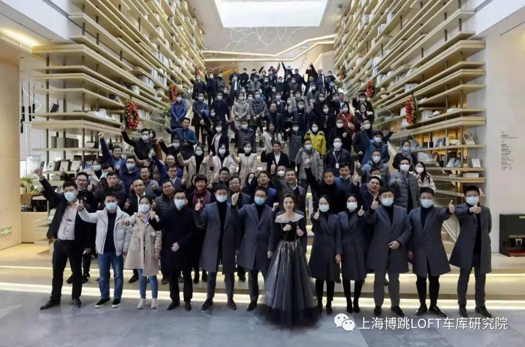 临高全国一百多人在华侨城汉口道6号参观研讨LOFT专利车库技术！